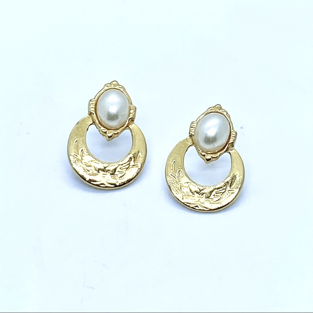 Gold Pearl Stud Earrings 🔥 3 for $20